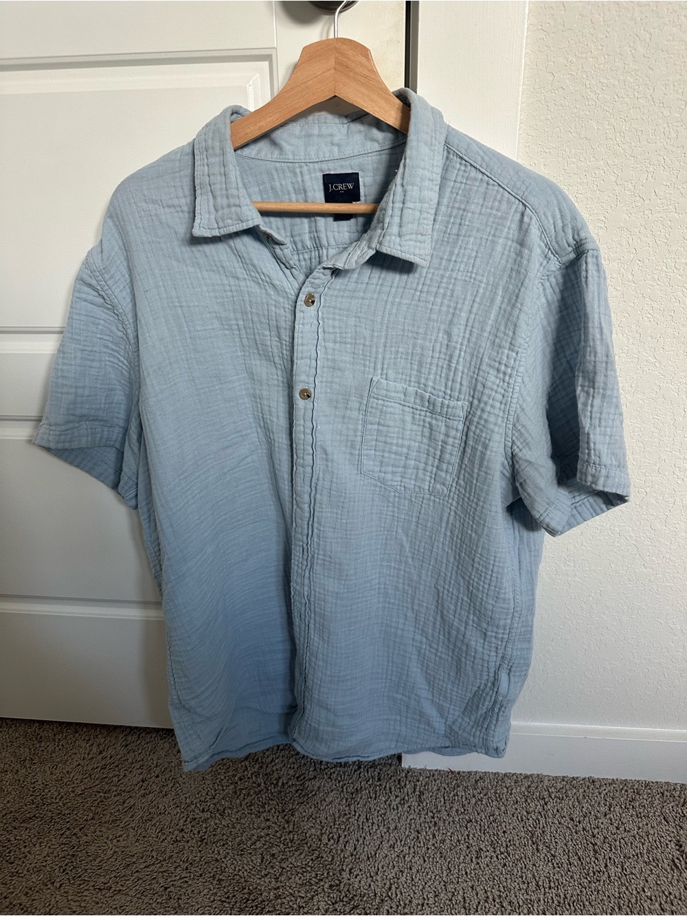 J. Crew Men’s Short-Sleeve Button-Down Shirt in Pale Blue